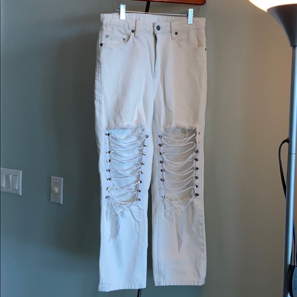 CARMAR
DISTRESSED JEANS
